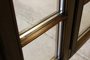 farnitura silicon fereastra termopan din lemn stratificat